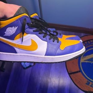 Jordan ones barely used